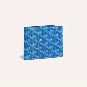 The Victoire wallet is compact and ideal for organising cards, papers and notes